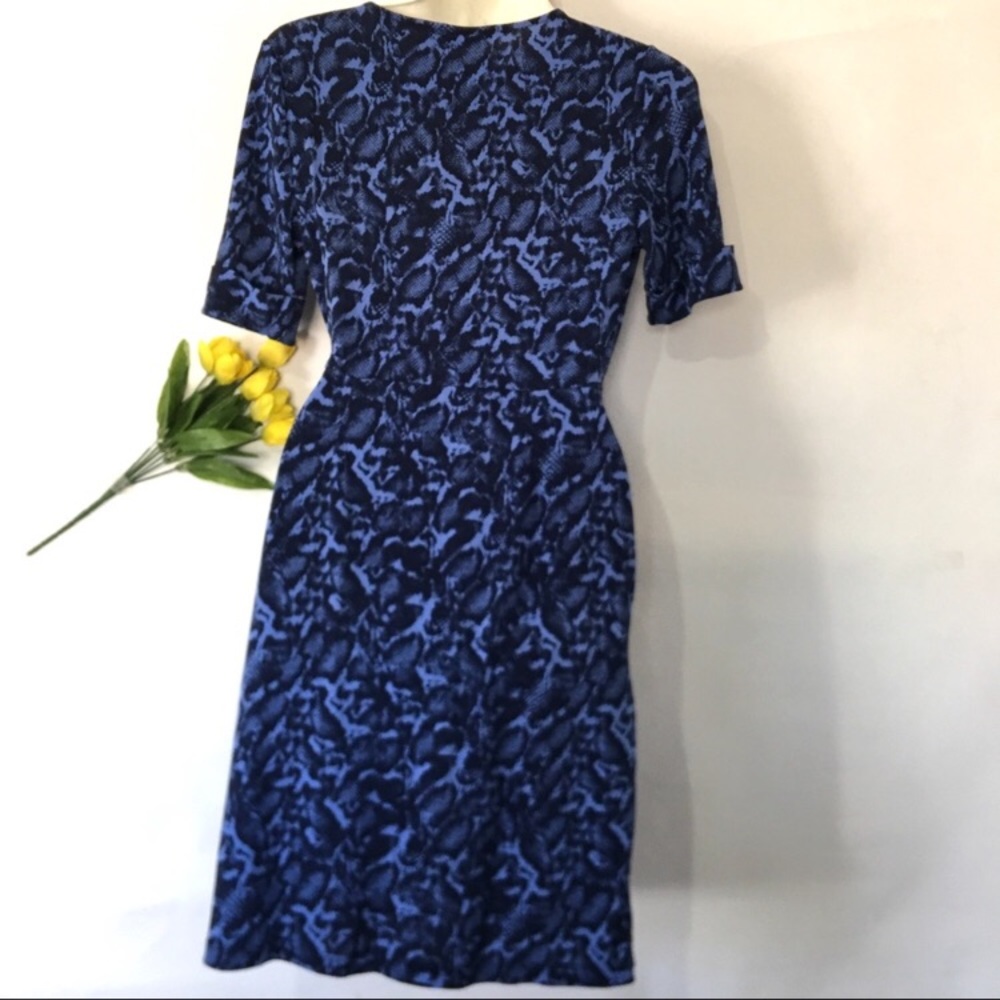 🚫SOLD🚫Blue snake print wrap dress - Picture 2 of 5